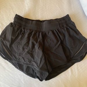 Black hotty hot short